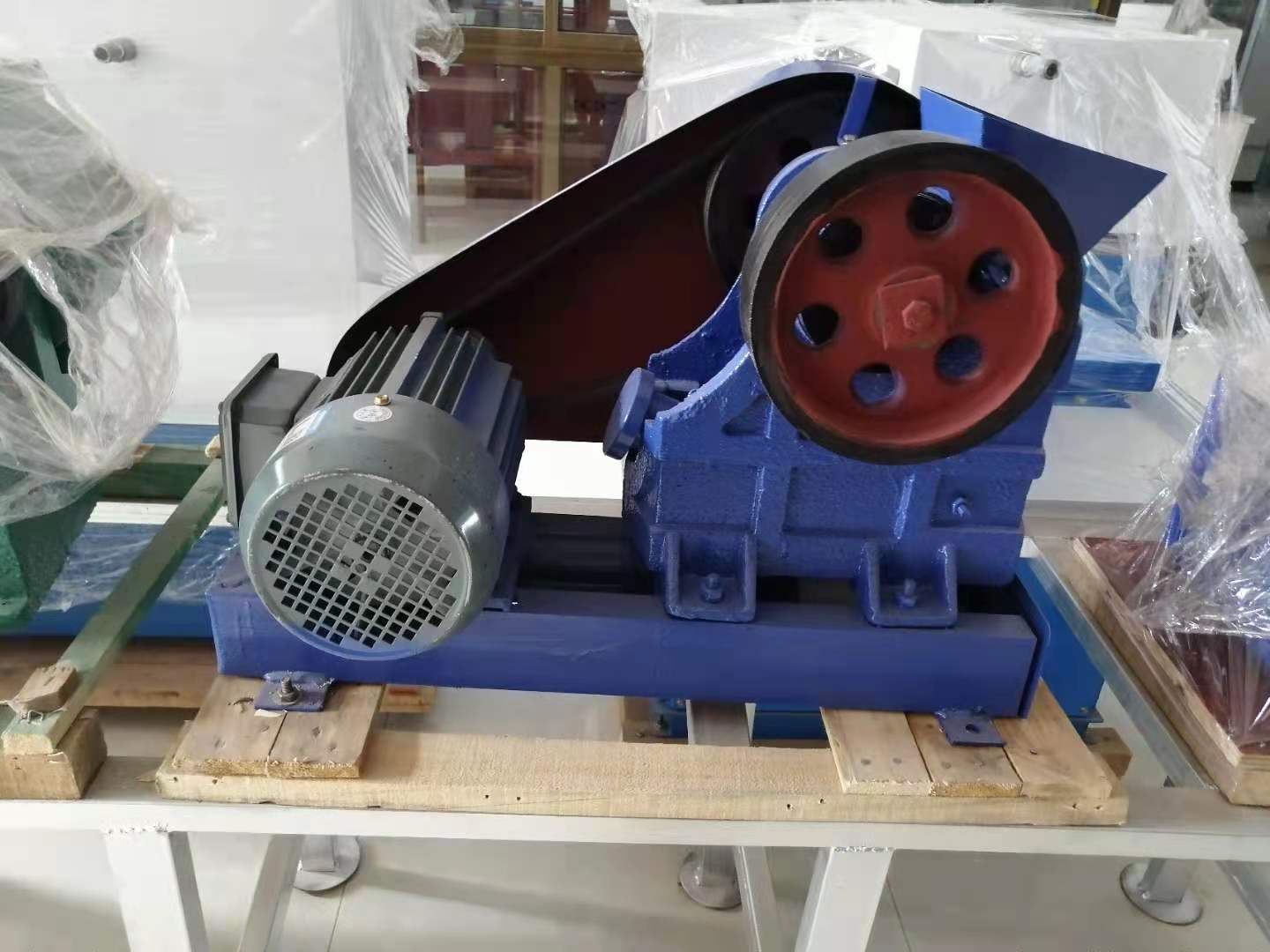 100 60鄂式破碎機(jī)6.jpg